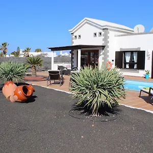 https://villa-mici.in-canary-islands.com
