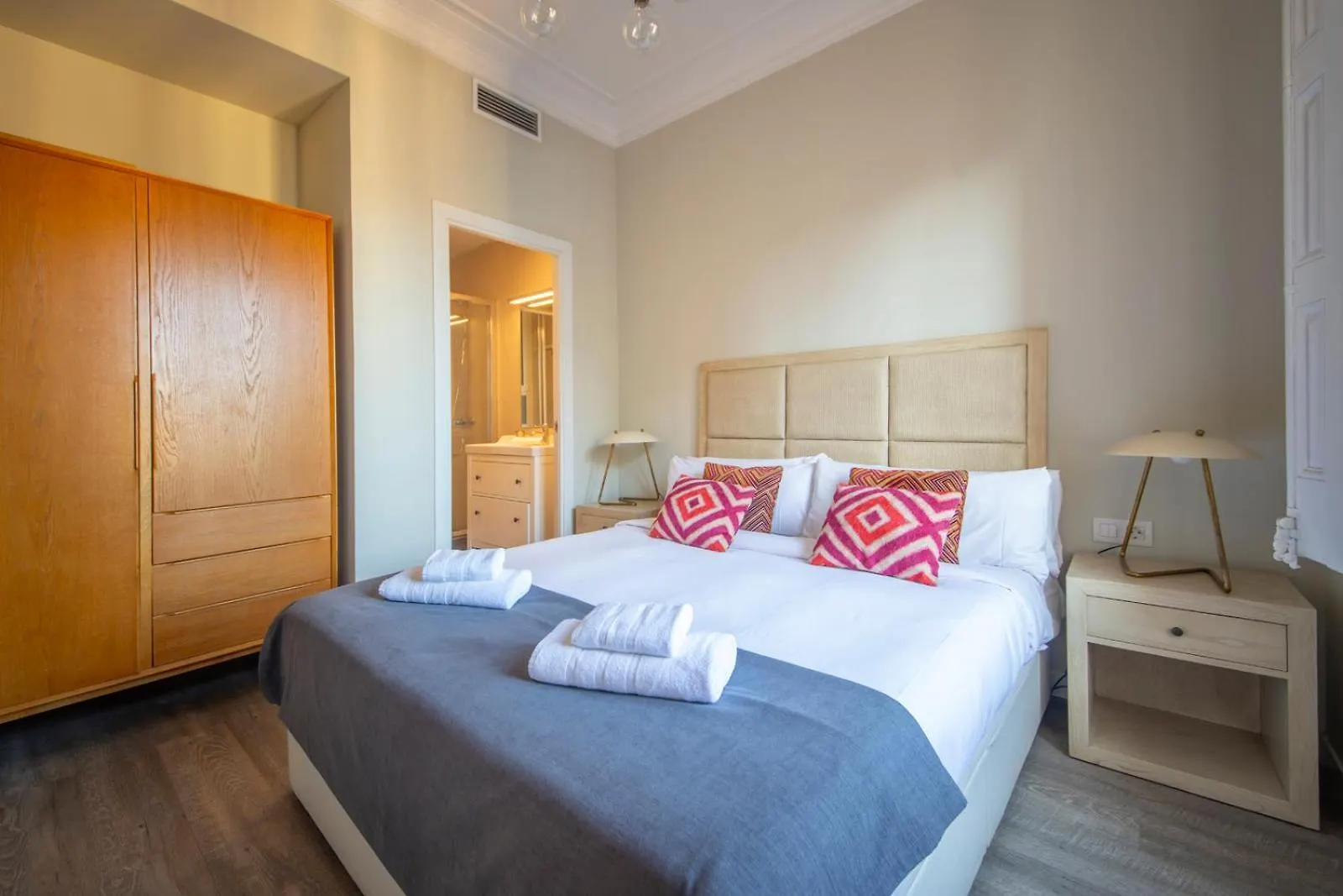 You Stylish City Center Apartments Barcelona Spain